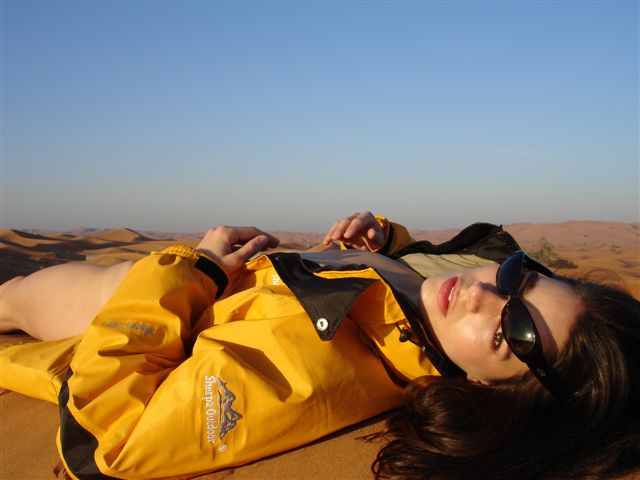 Fabienne Marchand in Dubai mit KAENON Sonnenbrille - www.flyovershop.ch